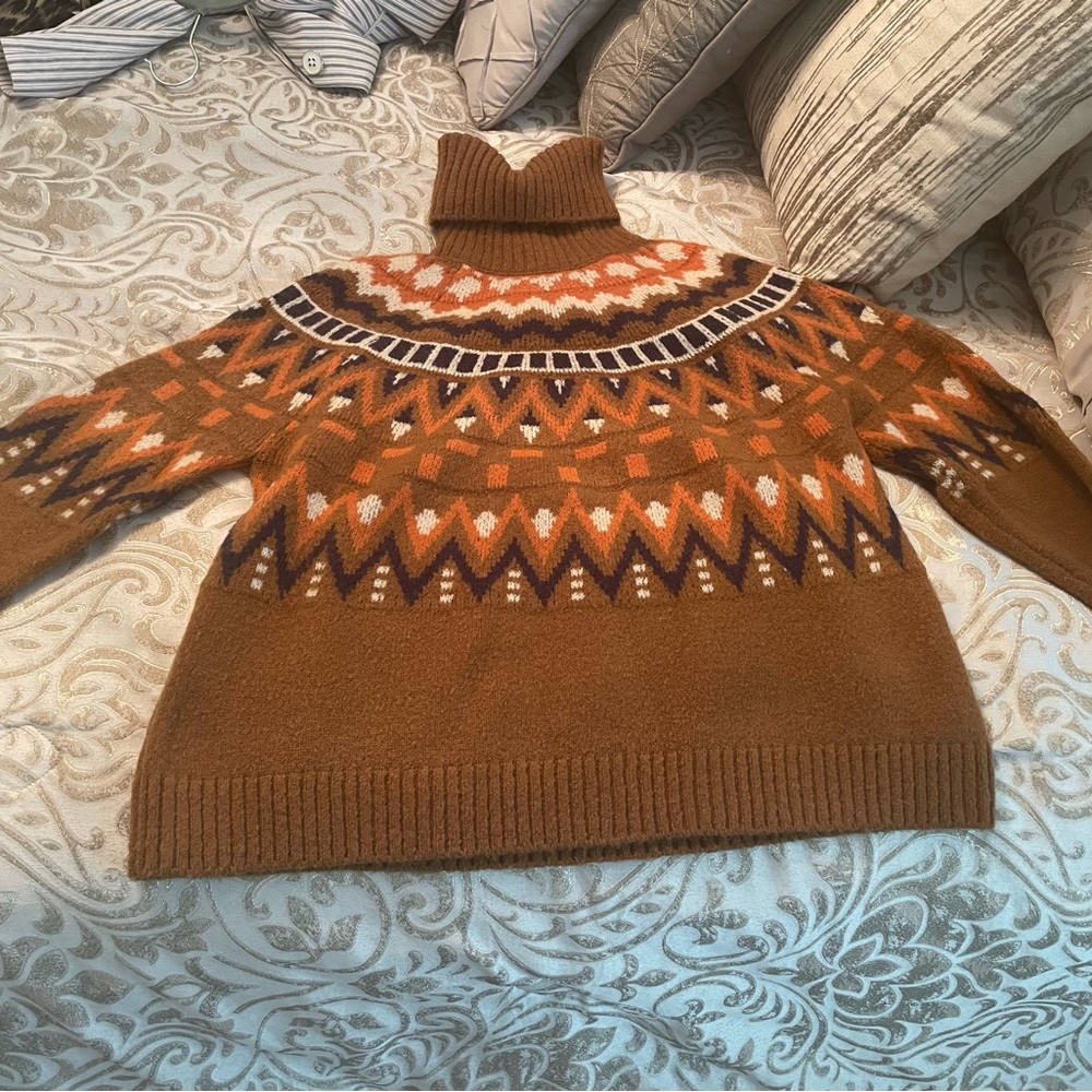 Super cute fall sweater that was worn once and then dry cleaned